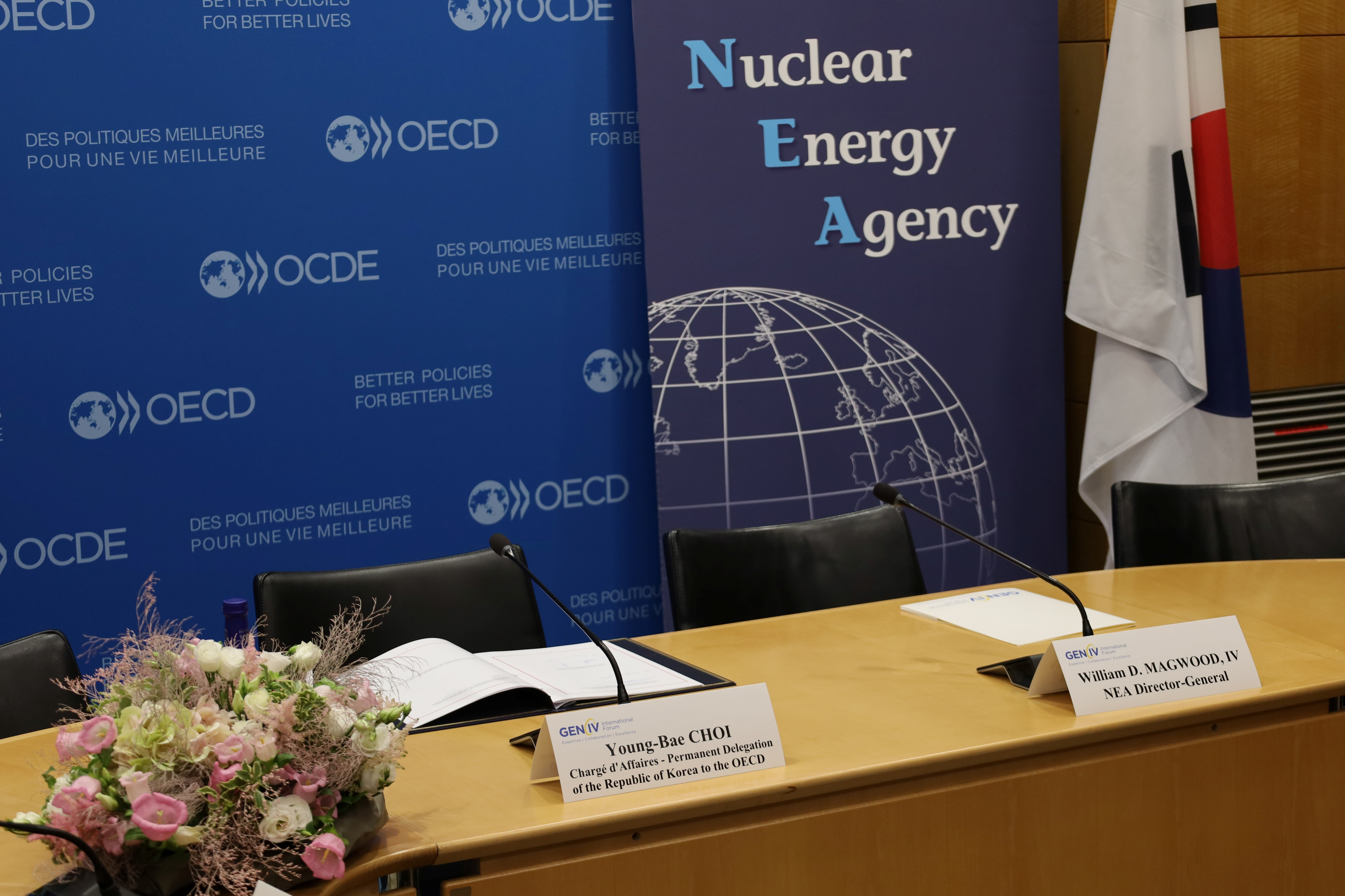 Photo of the signature of the GIF Framework Agreement by Korea in September 2025 in Paris, France