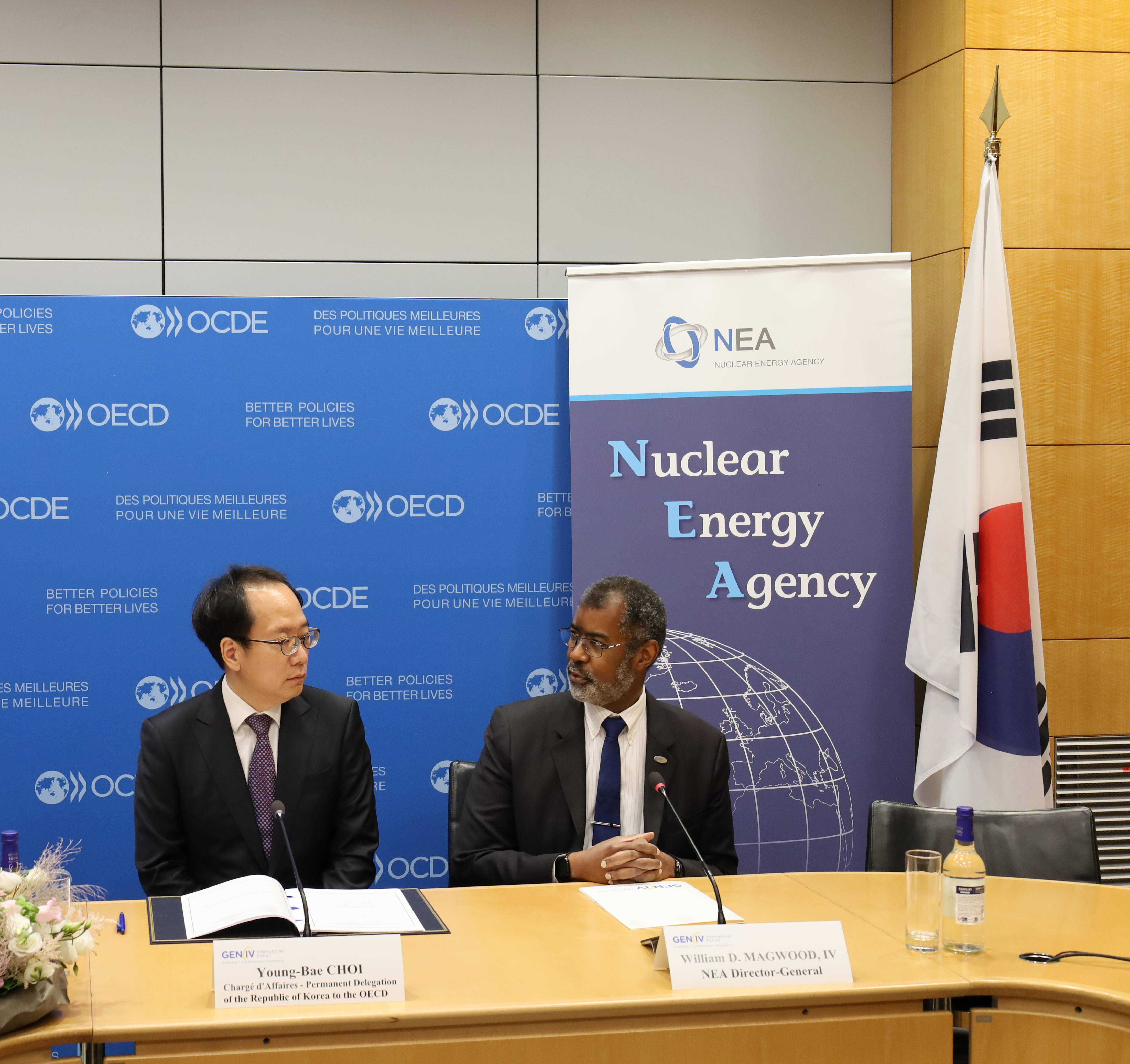 Photo of the signature of the GIF Framework Agreement by Korea in September 2025 in Paris, France