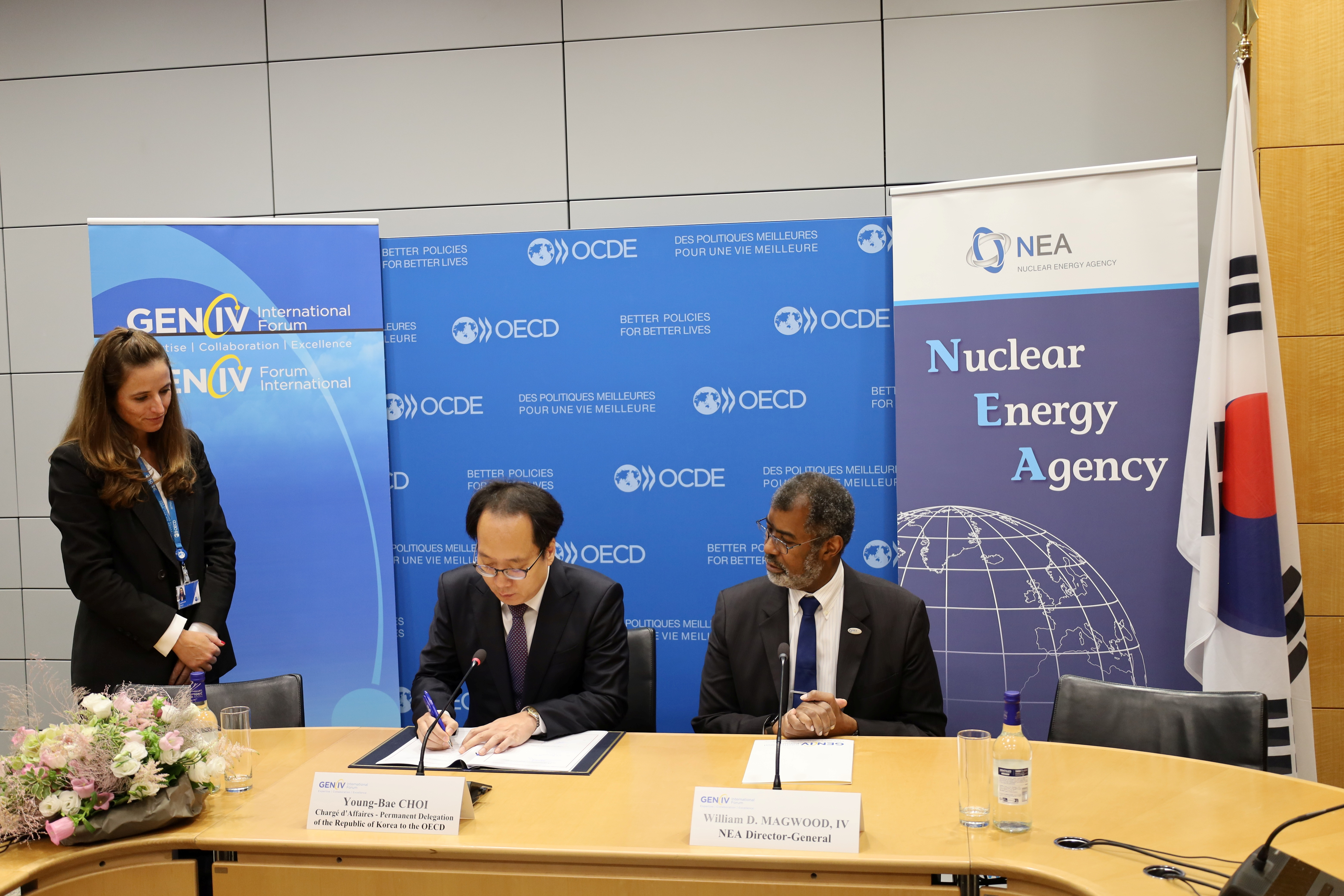 Photo of the signature of the GIF Framework Agreement by Korea in September 2025 in Paris, France